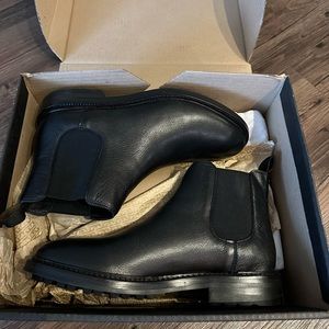 frye greyson chelsea black size 9 M shoes. never worn in perfect condition